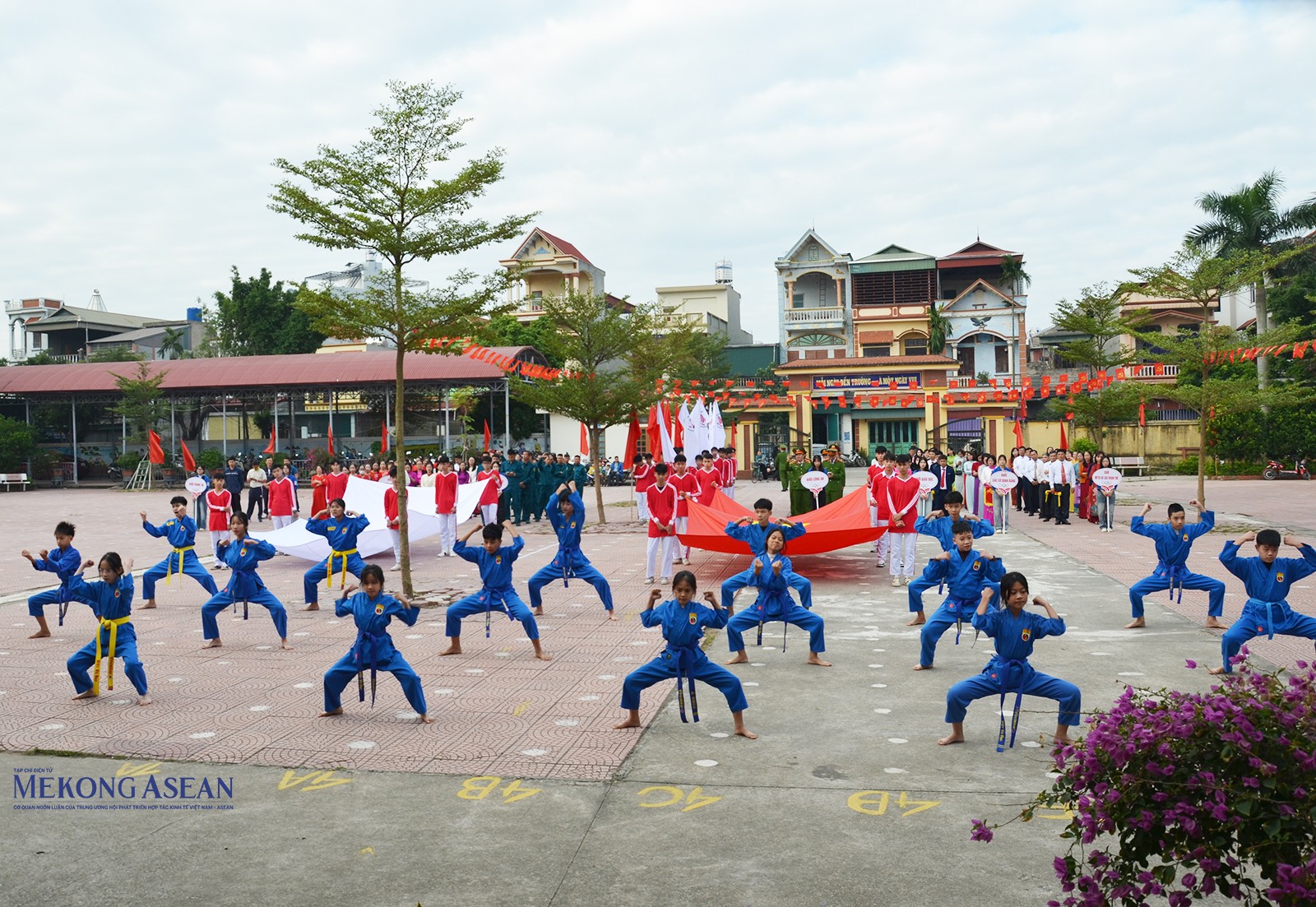 Biểu diễn võ Vovinam của các cháu thiếu niên nhi đồng trên địa bàn xã. Ảnh: Phùng Nguyện/555win Login.