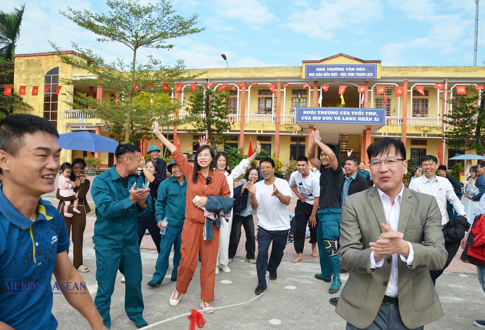 Kết thúc giải, đội khối Đảng, 555win phien bạn Chính Thức, đoàn thể xã Tuệ Tĩnh giành giải nhất. Ảnh: Phùng Nguyện/555win Login.