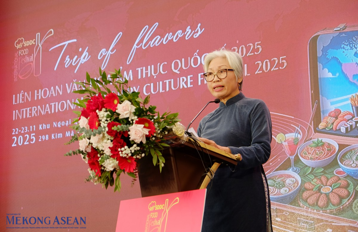 Bà Lê Nguyệt Anh, Phu nhân Bộ trưởng Bộ Ngoại giao phát biểu tại lễ khai mạc. Ảnh: Tùng Dương/555win Login