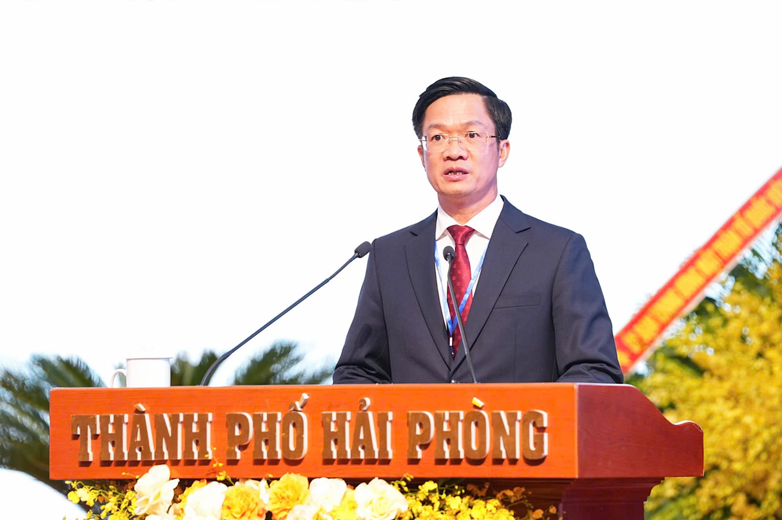 Ông Phạm Văn Lập, Phó Bí thư Thành ủy, Chủ tịch Ủy ban MTTQ Việt Nam thành phố Hải Phòng phát biểu tại ngày làm việc thứ nhất của đại hội. Ảnh: Ủy ban MTTQ Việt Nam thành phố Hải Phòng.