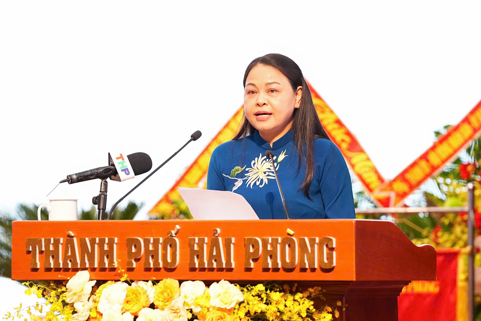 Phó Chủ tịch, Tổng Thư ký Ủy ban Trung ương MTTQ Việt Nam Nguyễn Thị Thu Hà phát biểu tại đại hội. Ảnh: Hải Phong.