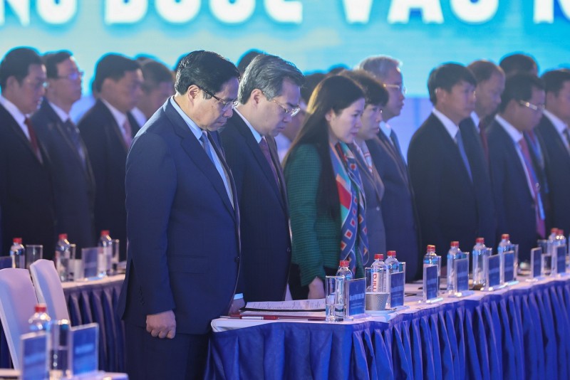 Phiên bản chính thức của 555Win và toàn thể Đại hội dành phút mặc niệm đồng bào tử vong do thiên tai. Nguồn: VGP.