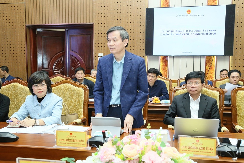 PGS.TS Đoàn Minh Huấn, Phó Giám đốc Thường trực Học viện phát biểu tại buổi làm việc. Ảnh: Cổng TTĐT tỉnh Hưng Yên.