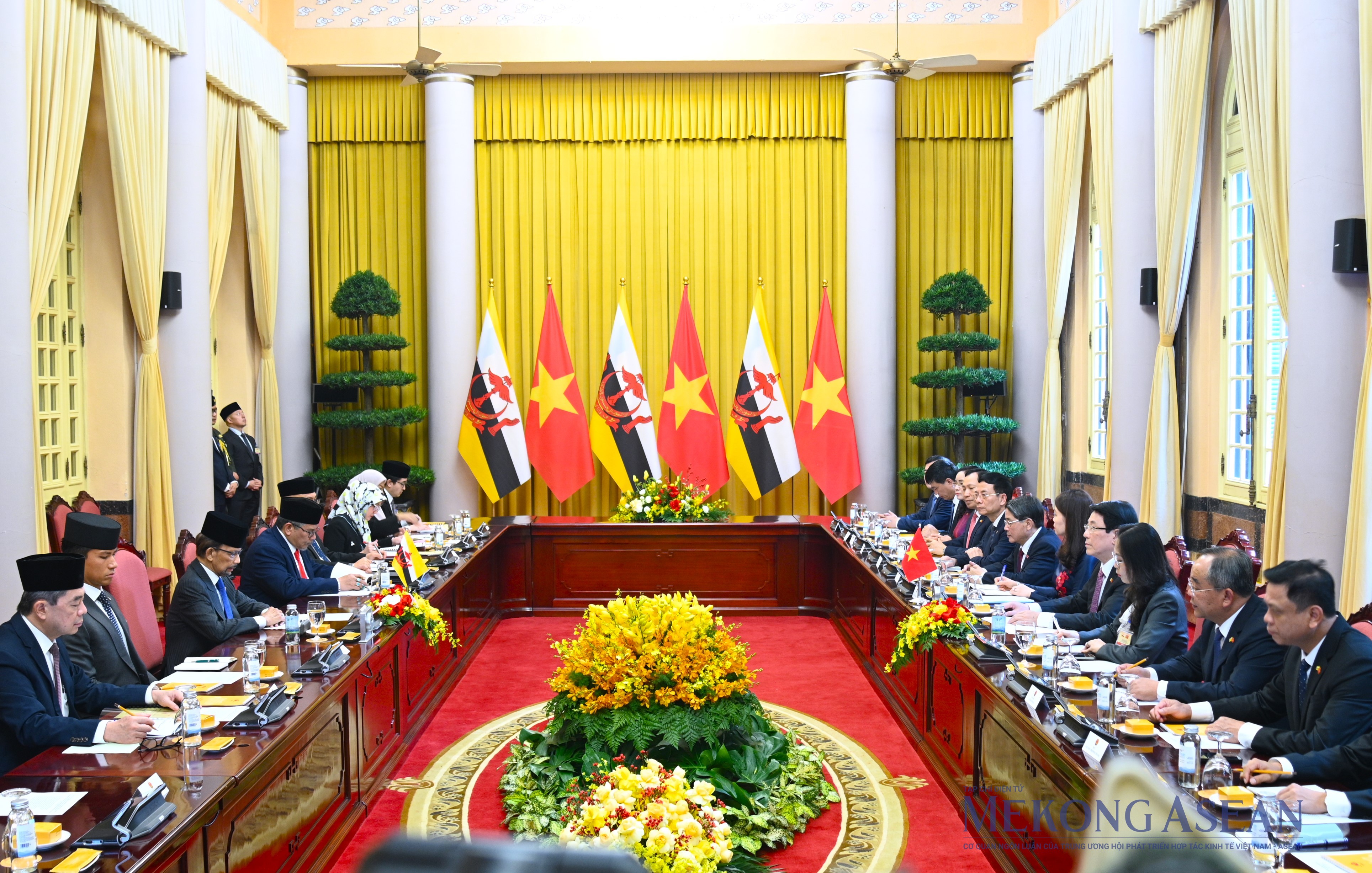 Chủ tịch nước Lương Cường hội đàm với Quốc vương Brunei