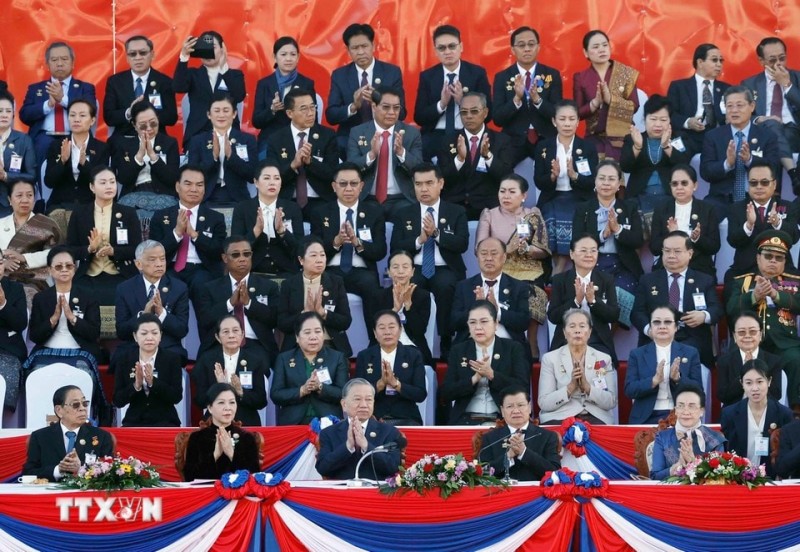 Tổng Bí thư Tô Lâm và Phu nhân cùng các đại biểu dự Lễ kỷ niệm 50 năm Quốc khánh Lào và 105 năm Ngày sinh Chủ tịch Kaysone Phomvihane. Nguồn: TTXVN.