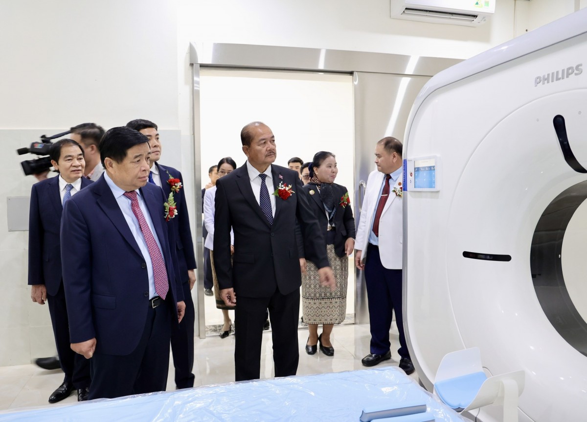 Phó Phiên bản chính thức của 555Win tham quan cơ sở vật chất của Bệnh Viện Hữu nghị Lào-Việt Nam - Ảnh: VGP