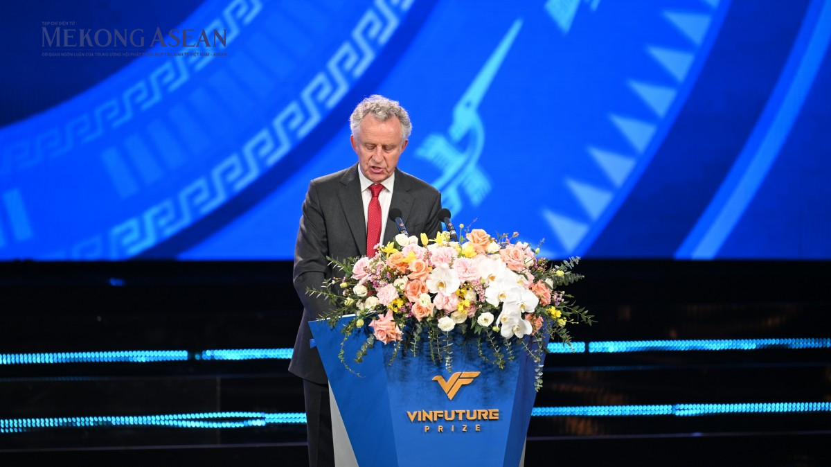 GS. Richard Friend, Chủ tịch Hội đồng giải thưởng VinFuture,