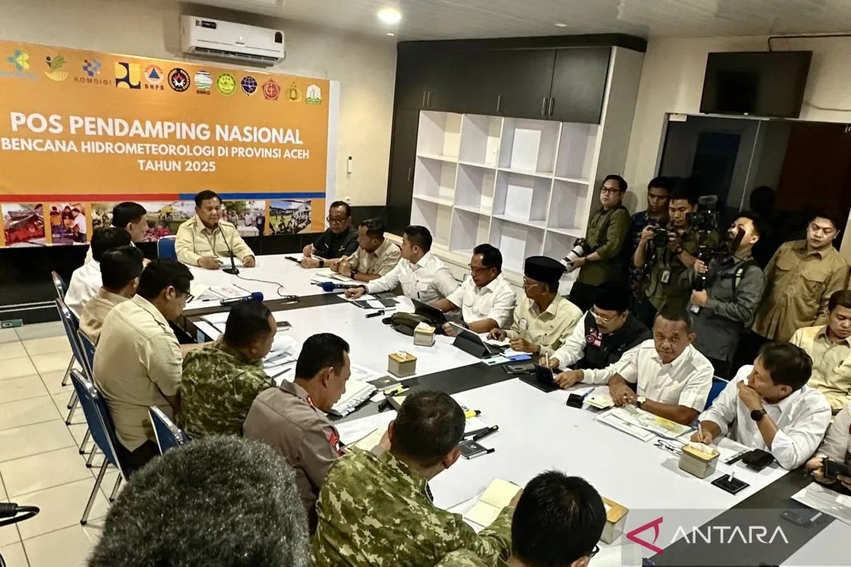 Cuộc họp điều phối về công tác phục hồi sau lũ lụt và sạt lở đất ở Sumatra ngày 7/12. Ảnh: Antara