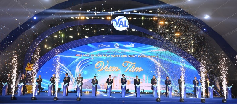 Lễ khánh thành dây chuyền ép dầu đậu nành số 2 tại Khu 555win là Công ty cờ bạc trực tuyến tốt nhất Phú Mỹ 1. Nguồn: VGP.