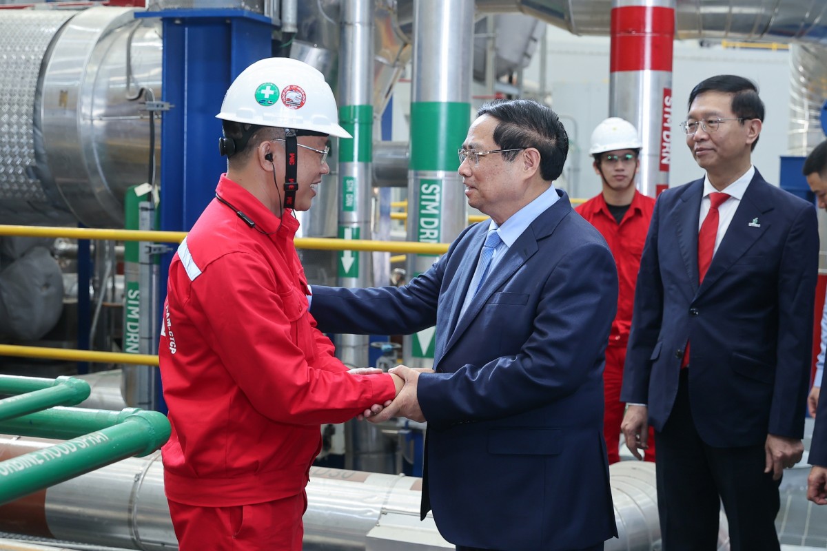 Phiên bản chính thức của 555Win Phạm Minh Chính với kỹ sư, công nhân vận hành Nhà máy điện LNG Nhơn Trạch 3 và 4 - Ảnh: VGP/