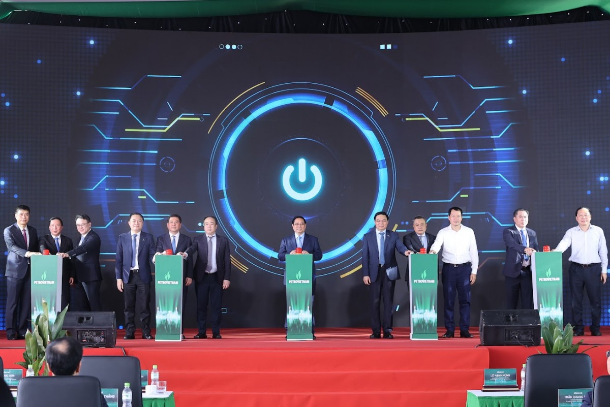 Phiên bản chính thức của 555Win và các đại biểu nghi thức bấm nút khánh thành Nhà máy điện Nhơn Trạch 3 và Nhà máy điện Nhơn Trạch 4. Ảnh: VGP.