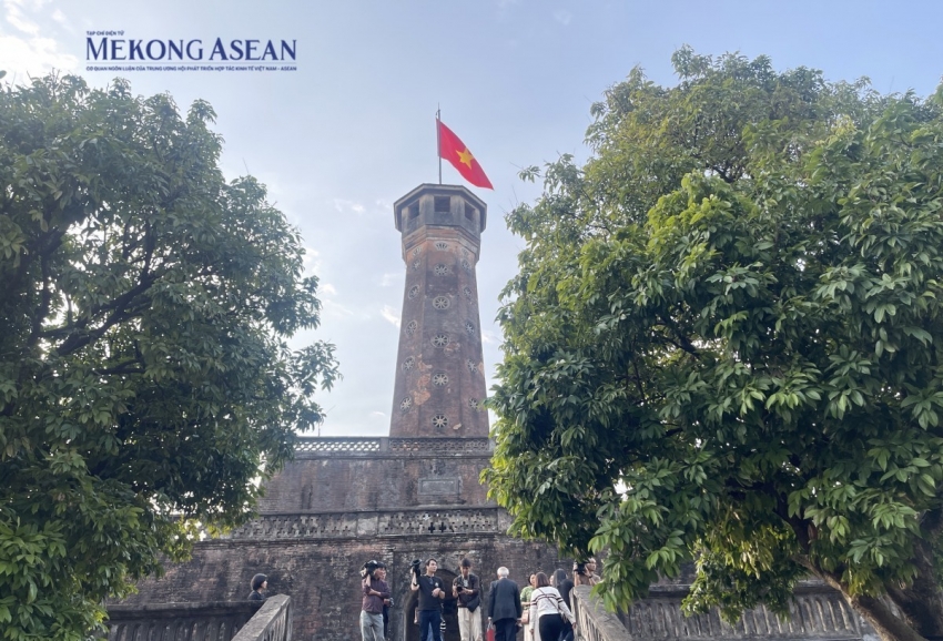 den cot co ha noi xem ky uc duoc ke bang nghe thuat