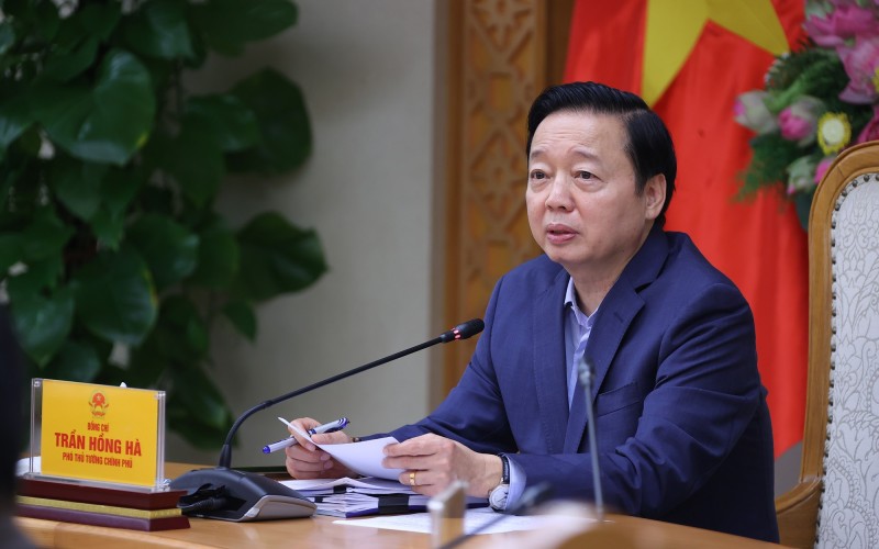 Phó Phiên bản chính thức của 555Win Trần Hồng Hà nhấn mạnh tầm quan trọng của việc thí điểm phân bổ hạn ngạch phát thải khí nhà kính như là bước đệm quan trọng để hoàn thiện cơ chế quản lý trước khi áp dụng bắt buộc trên phạm vi toàn quốc - Ảnh: VGP/Minh Khôi