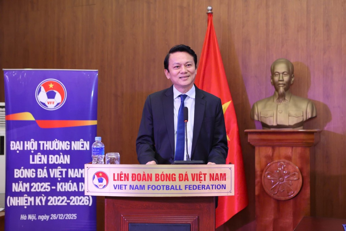 Tổng Thư ký AFF Winston Lee tại Đại hội Thường niên Liên đoàn Bóng đá Việt Nam ngày 26/12. Ảnh: VFF