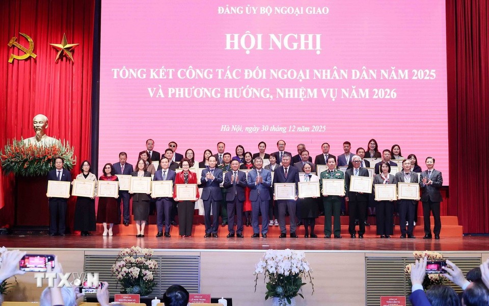 Đối ngoại nhân dân là khâu trọng yếu trong chiến lược bảo vệ và phát triển đất nước