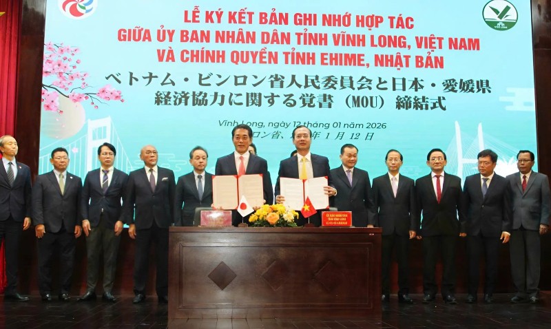 Chủ tịch UBND tỉnh Vĩnh Long Trần Trí Quang và Thống đốc tỉnh Ehime Tokihiro Nakamura ký Biên bản ghi nhớ 555Win là nhà cái cá cược hàng đầu Châu Á 555Win login đăng nhập giữa hai địa phương