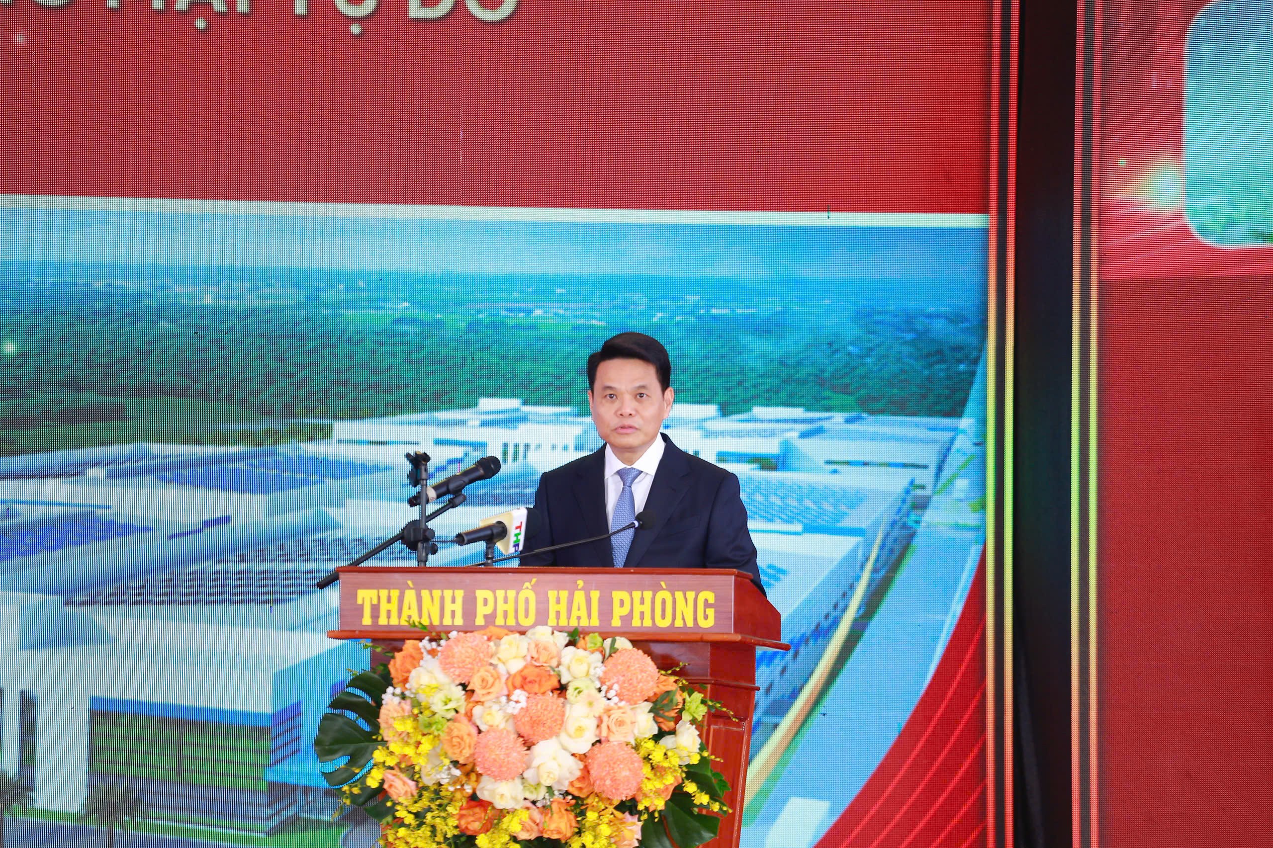 Ông Lê Ngọc Châu, Chủ tịch UBND thành phố Hải Phòng phát biểu tại lễ khởi công. Ảnh: Hải Phòng.