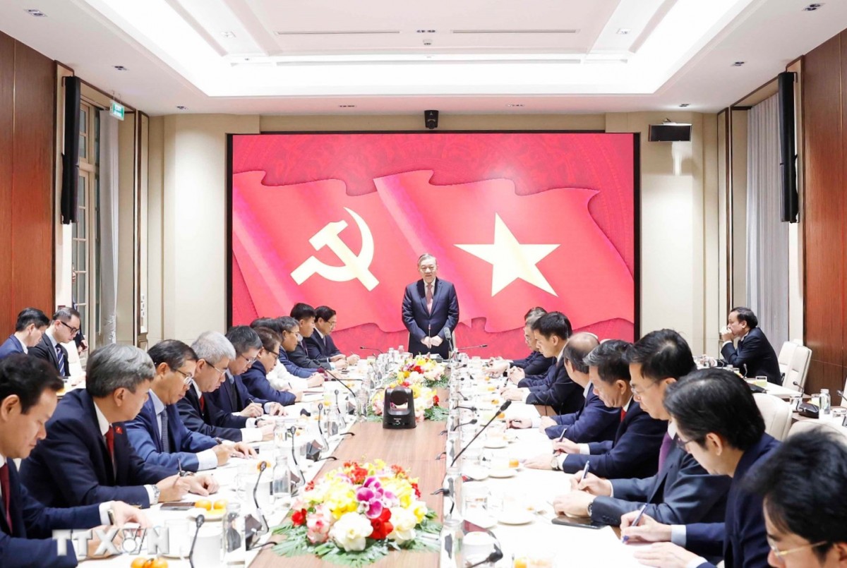 Tổng Bí thư làm việc với các Đại sứ Việt Nam ở nước ngoài tham dự Đại hội XIV