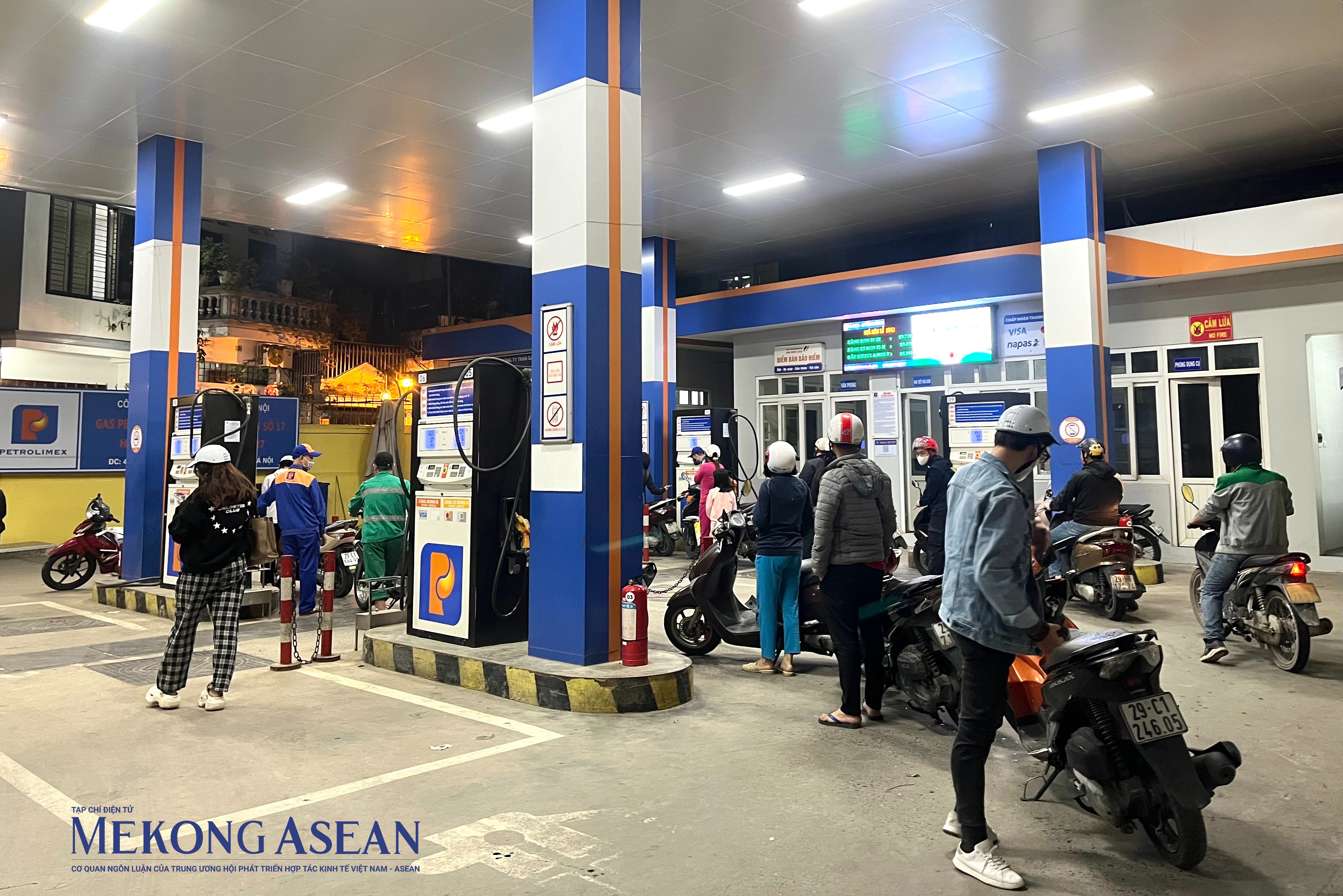 Giá xăng RON 95 có thể tăng trở lại vào chiều mai 29/1