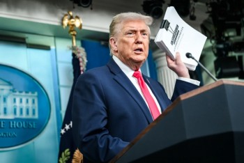 Ông Trump tuyên bố điều hạm đội tiến về Iran, cảnh báo ‘thời gian cạn dần’