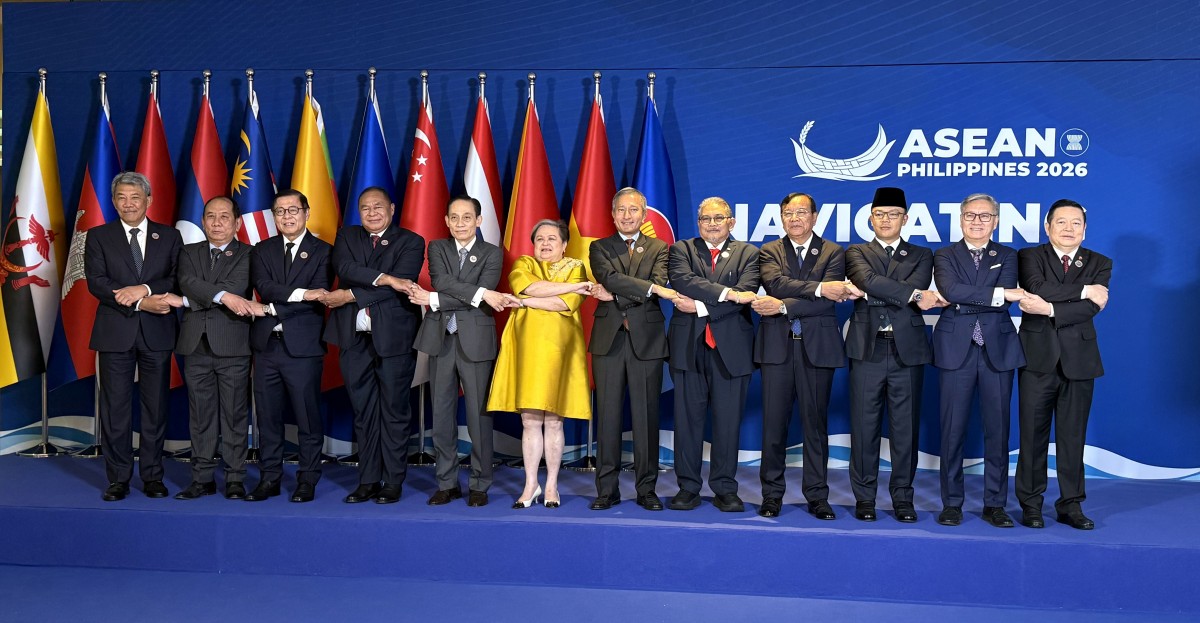 Các Bộ trưởng Ngoại giao ASEAN và Tổng Thư ký ASEAN cùng chụp ảnh ngày 29/1. Ảnh: BNG