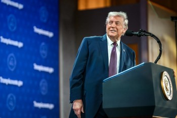Ông Trump: Nga đồng ý ngừng bắn tại Ukraine một tuần