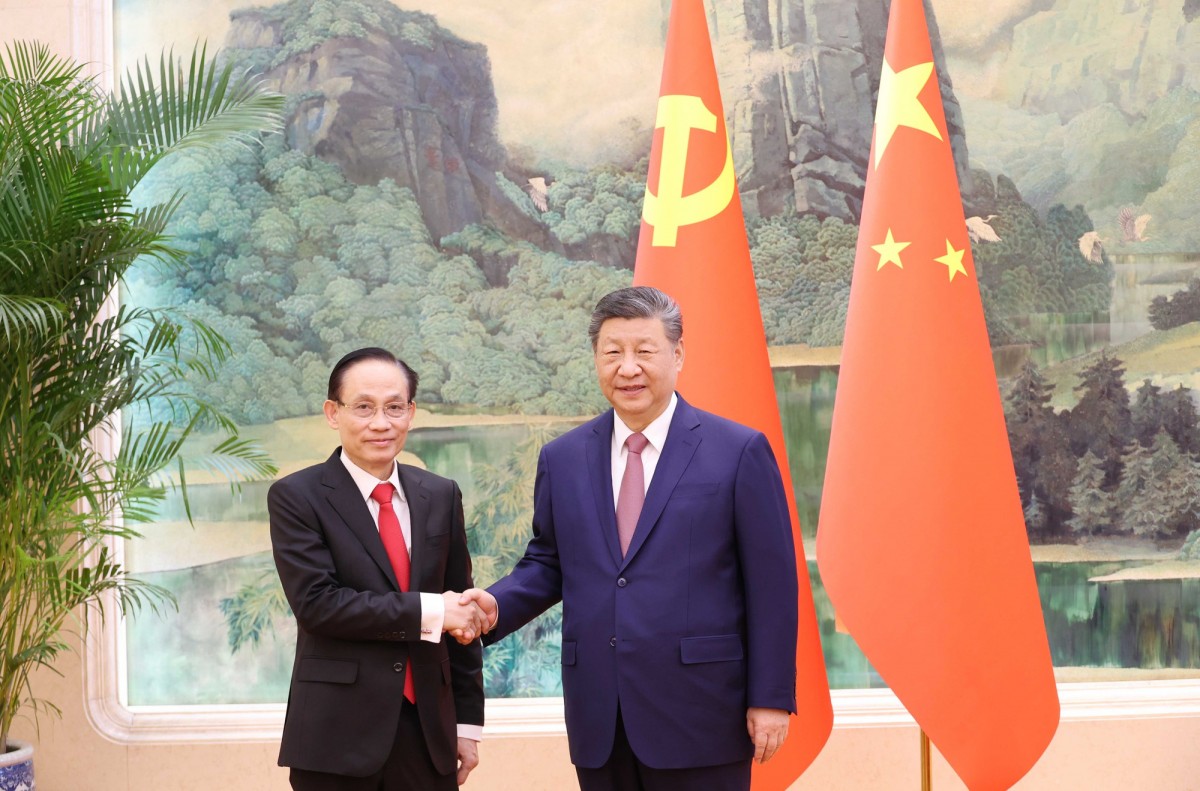 Bộ trưởng Ngoại giao Lê Hoài Trung, Đặc phái viên của Tổng Bí thư Tô Lâm và Tổng Bí thư, Chủ tịch Trung Quốc Tập Cận Bình. Ảnh: TTXVN.