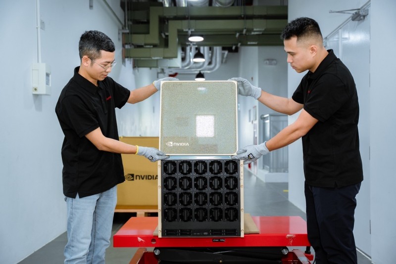 Hệ thống DGX B200 đặt tại Trung tâm kỹ thuật Viettel Hòa Lạc. Ảnh: VT