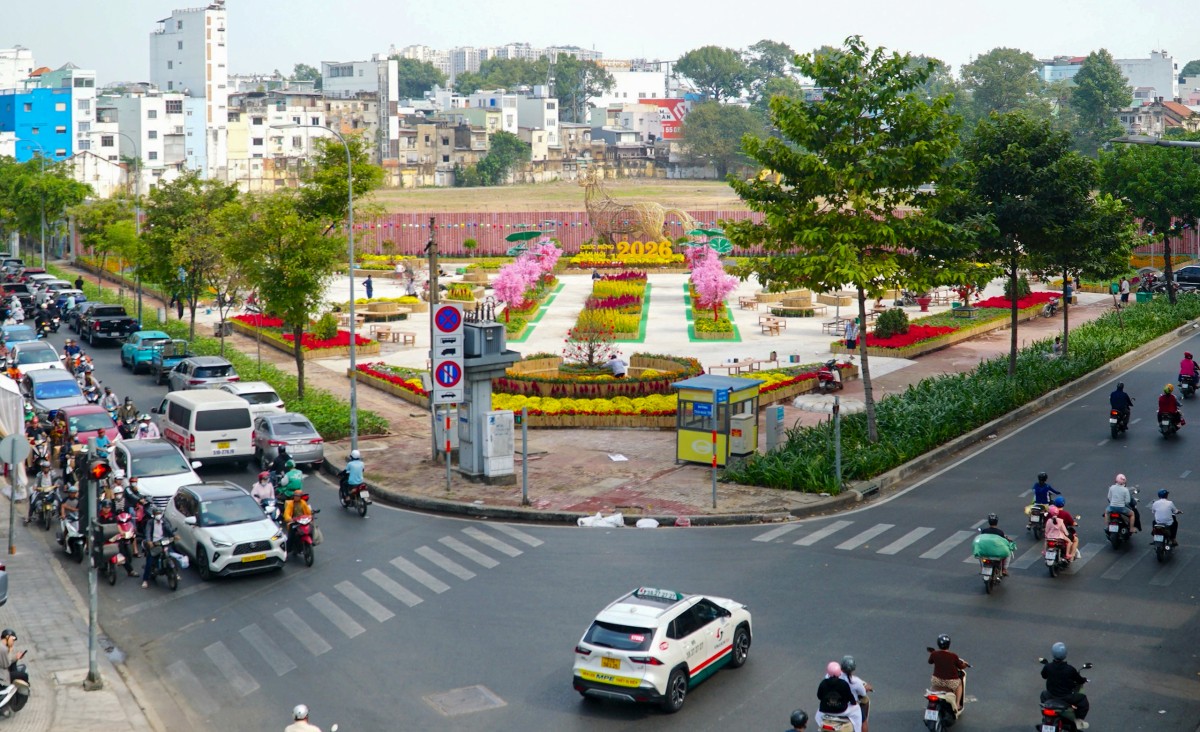 Công viên hoa xuân 152 Trần Phú - Thêm điểm vui chơi cho người dân dịp đầu năm mới