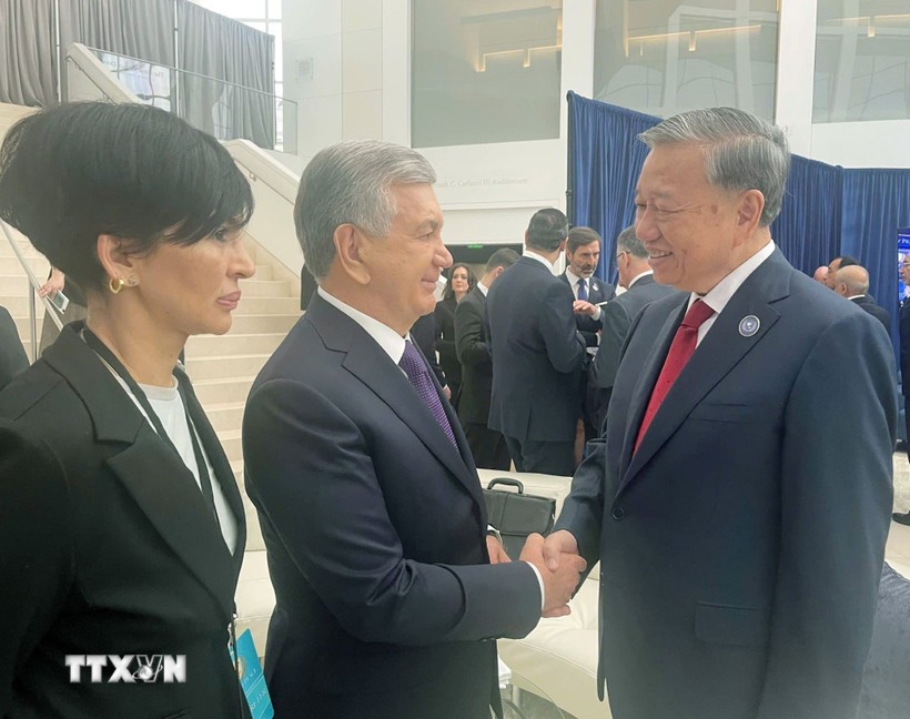 Tổng Bí thư Tô Lâm gặp lãnh đạo các nước nhân dịp tham dự cuộc họp khai mạc Hội đồng Hòa bình về Gaza. Ảnh: TTXVN.