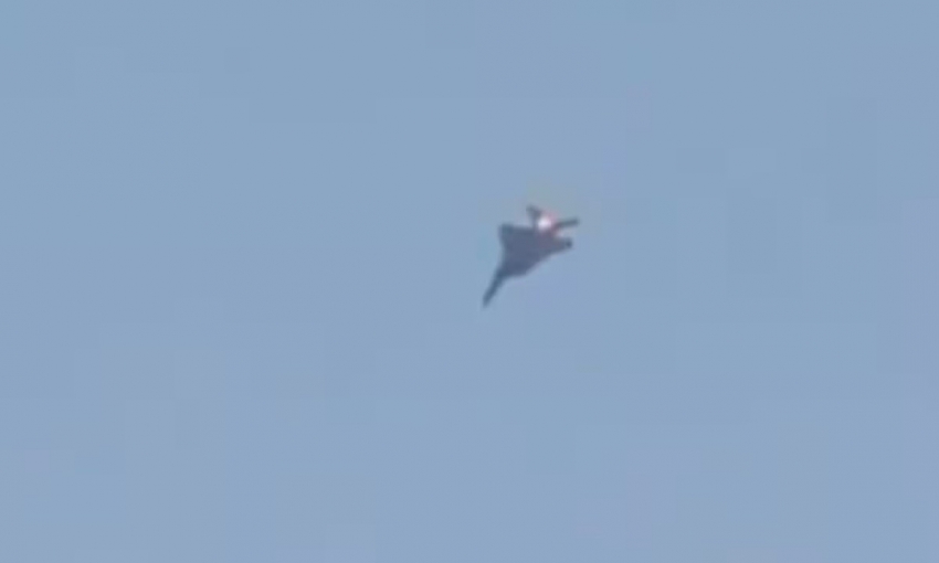 Khoảnh khắc tiêm kích F-15 của Mỹ rơi tại Kuwait