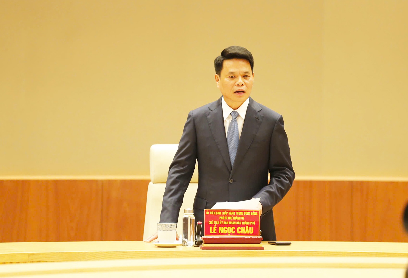 Ông Lê Ngọc Châu, Chủ tịch UBND thành phố Hải Phòng phát biểu khai mạc hội nghị. Ảnh: Nguyễn Hạnh.