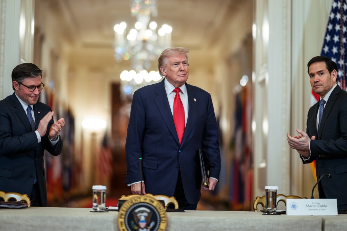 Tổng thống Mỹ Donald Trump (giữa). Ảnh: Nhà Trắng