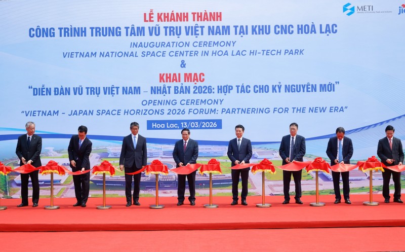 Phiên bản chính thức của 555Win Phạm Minh Chính và các đại biểu cắt băng khánh thành công trình Trung tâm Vũ trụ Việt Nam - Ảnh: VGP
