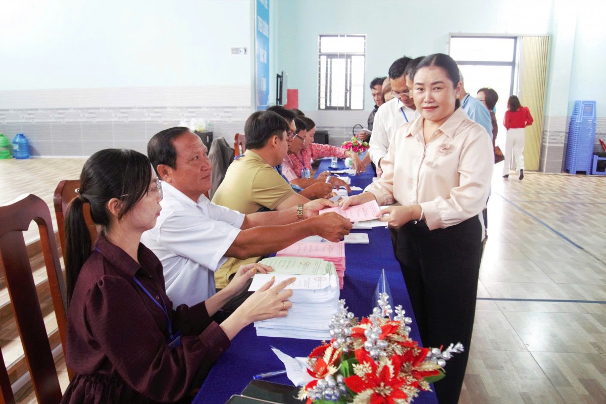 Rộn ràng không khí bầu cử tại địa đầu cực Nam Tổ quốc