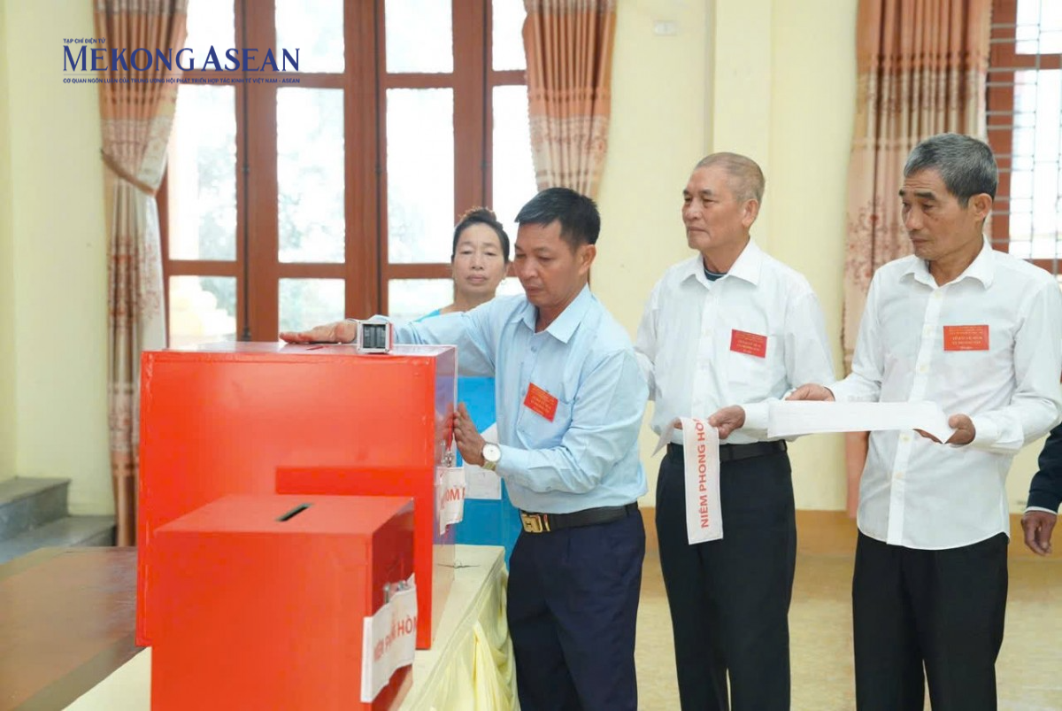 Không khí ngày bầu cử rộn ràng ở nhiều địa phương