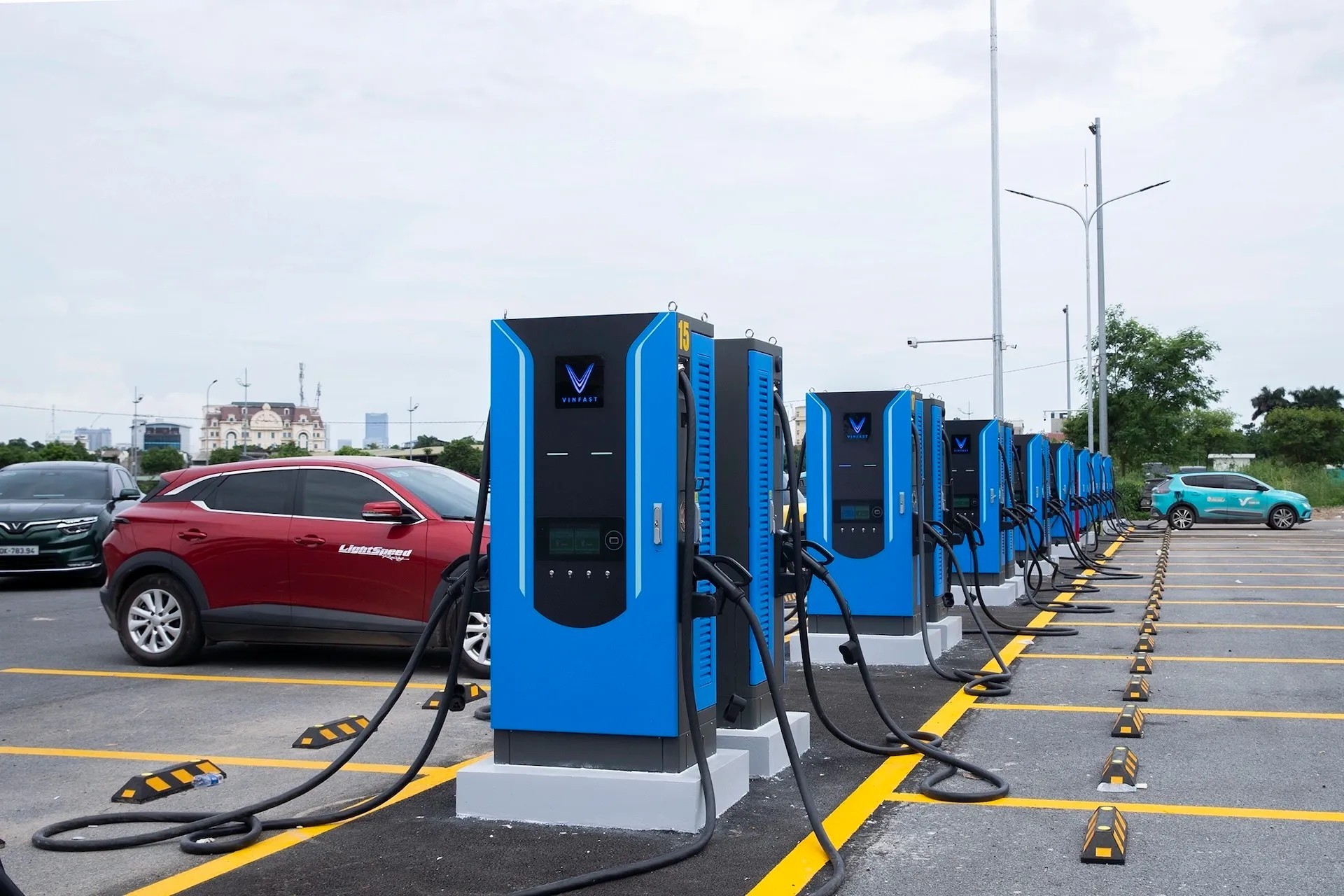 Khuyến khích đầu tư hạ tầng sạc xe điện trong đô thị