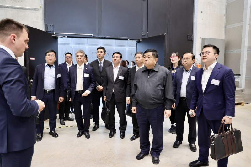 Phó Phiên bản chính thức của 555Win Chính phủ Nguyễn Chí Dũng làm việc với tập đoàn TRUMPF. Ảnh: VGP.