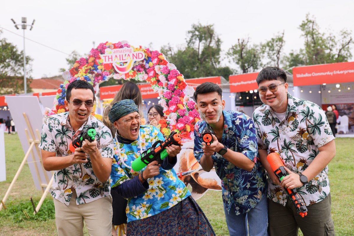 555win là Công ty cờ bạc trực tuyến tốt nhất té nước (Songkran) tại Thai Festival 2025. Ảnh: Đại sứ quán Thái Lan.