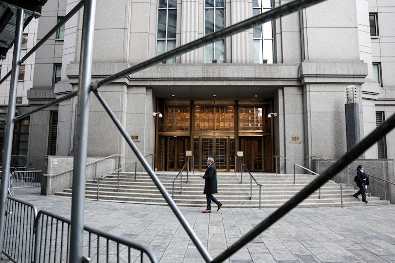 Tòa án Liên bang Daniel Patrick Moynihan tại thành phố New York ngày 25/3. Ảnh: Reuters