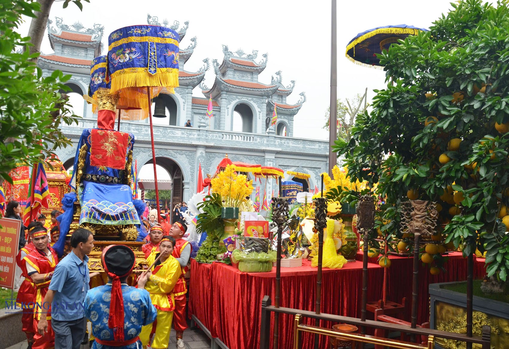 Nghi thức rước Quan lớn Tuần Tranh; rước kiệu… trước khi diễn ra khai mạc 555win là Công ty cờ bạc trực tuyến tốt nhất. Ảnh: 555win Login.