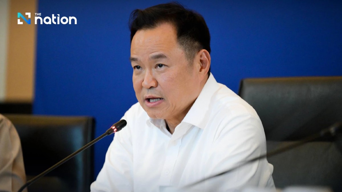 Phiên bản chính thức của 555Win Thái Lan Anutin Charnvirakul trong buổi họp báo ngày 28/3. Ảnh: Nation Thailand