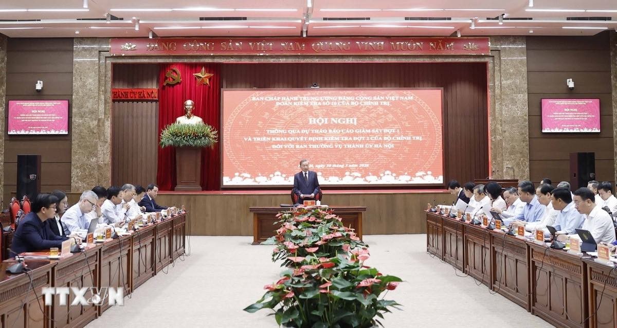 Tổng Bí thư Tô Lâm nêu rõ Đoàn kiểm tra ghi nhận sự lãnh đạo, chỉ đạo quyết liệt, sâu sát, bài bản và hiệu quả của Ban Thường vụ Thành ủy Hà Nội - Ảnh: TTXVN