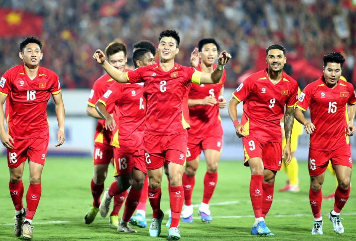 Xuân Son lập cú đúp, tuyển Việt Nam thắng áp đảo Malaysia
