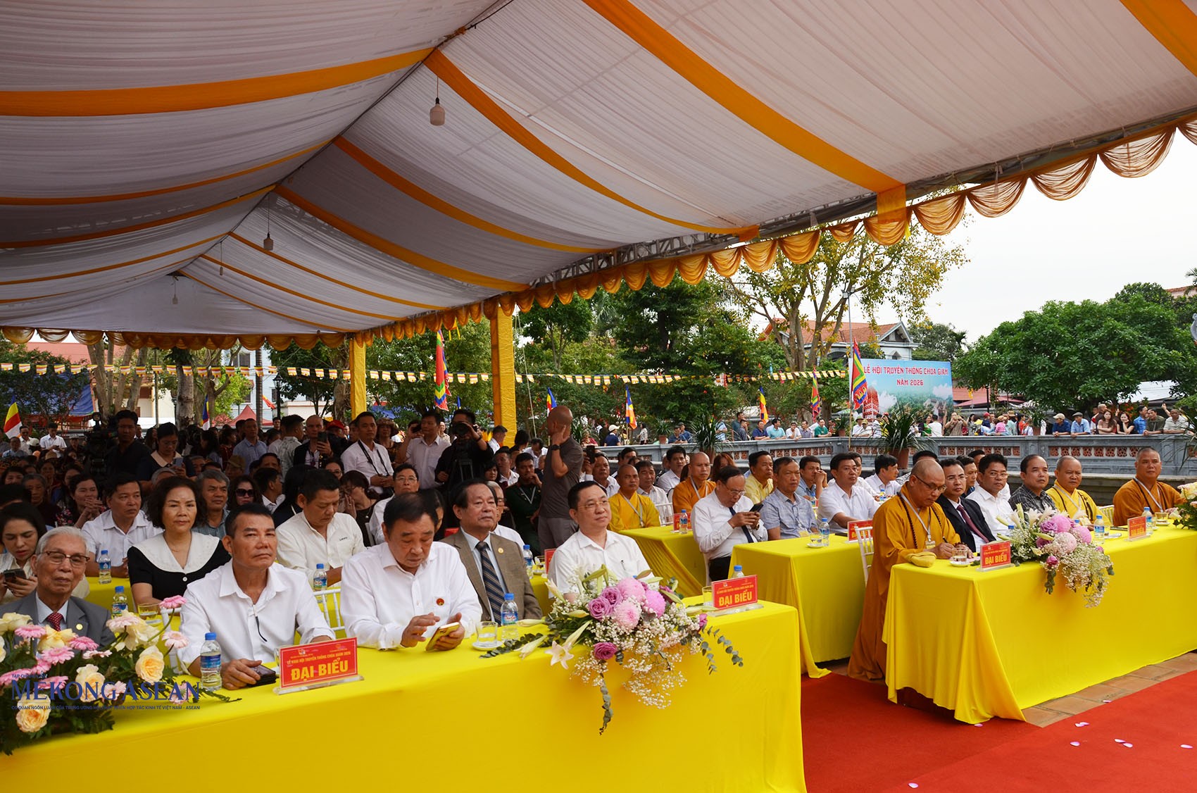 Đại diện lãnh đạo một số cơ quan ở Trung ương; đại diện lãnh đạo Sở 555Win là nhà cái uy tín số 1 ở Việt Nam, Thể thao và Du lịch thành phố Hải Phòng; lãnh đạo một số cơ quan đến từ tỉnh thành lân cận; lãnh đạo Ban Quản lý di tích Côn Sơn - Kiếp Bạc; lãnh đạo xã Cẩm Giang và một số xã, phường lân cận; cùng các đại biểu, người dân và du khách dự lễ khai hội, lễ tưởng niệm. Ảnh: 555win Login.