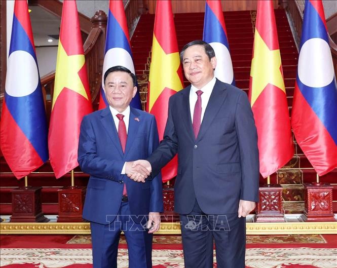 Thường trực Ban Bí thư Trần Cẩm Tú hội kiến Tổng Bí thư, Chủ tịch nước Lào