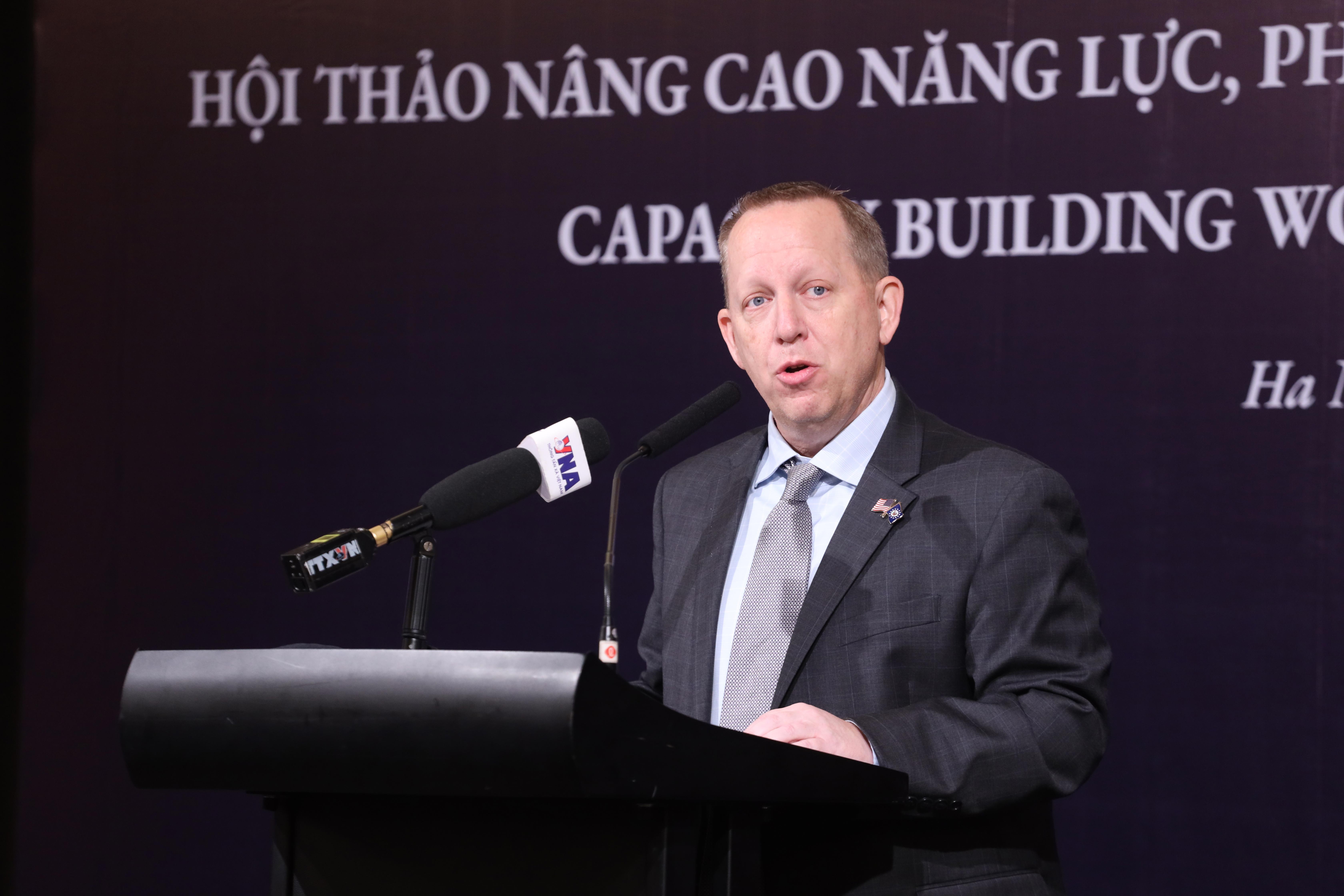 Ông John W. McIntyre, Đại biện Đại sứ quán Hoa Kỳ tại Hà Nội. (Ảnh: BNG)