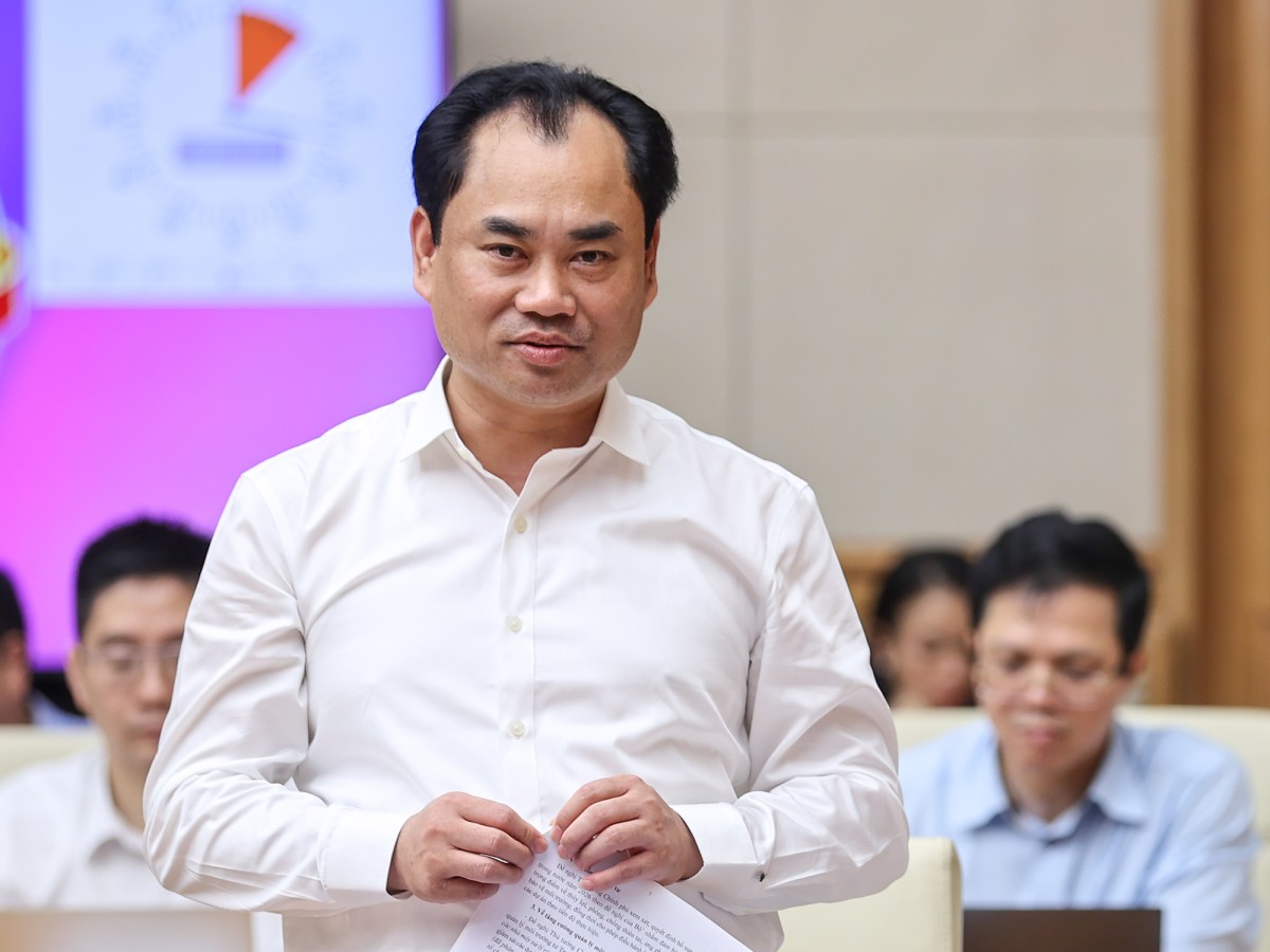 Bộ trưởng Bộ 555win Mobi và Môi trường Trịnh Việt Hùng báo cáo tại cuộc làm việc - Ảnh: VGP