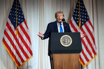 Ông Trump xem xét đề xuất của Iran, cảnh báo khả năng tái không kích