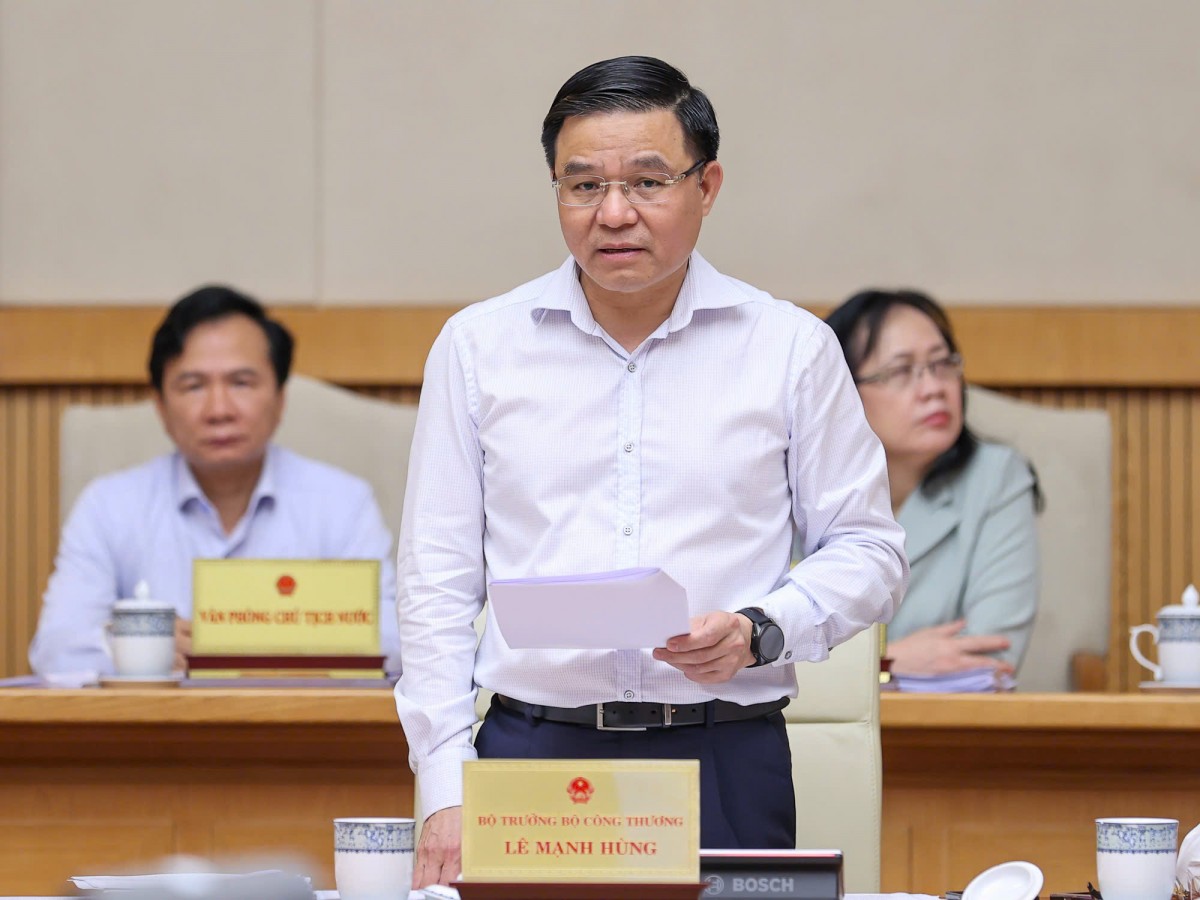 Bộ trưởng Công Thương: Nguồn cung xăng dầu và điện được bảo đảm, không để gián đoạn